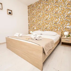 Central 128l Guest house